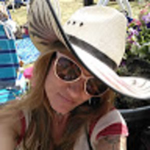 Meet your Posher, Crystal